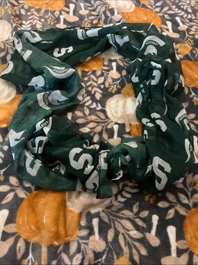 Green MSU Women's Scarf - Lightweight
